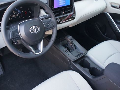 Used 2026 Toyota Corolla Cross LE AWD/4WD image 2