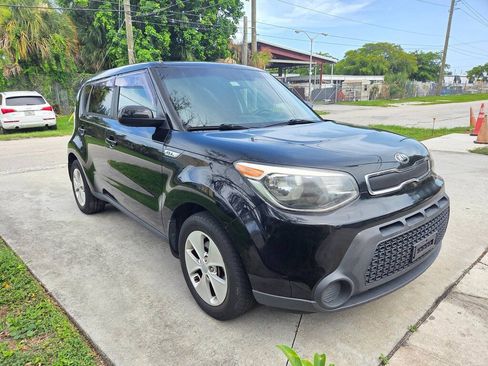 Used 2015 Kia Soul FWD image 2