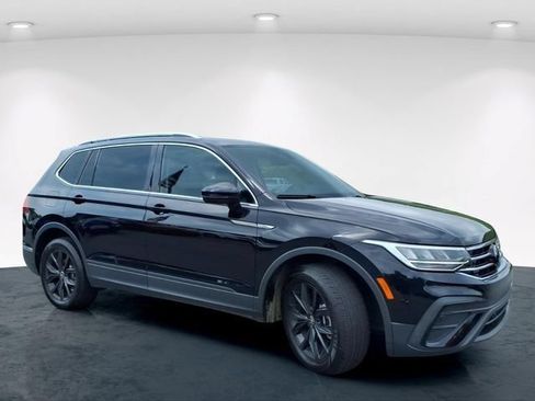 Used 2024 Volkswagen Tiguan SE w/ Panoramic Sunroof Package AWD/4WD image 5
