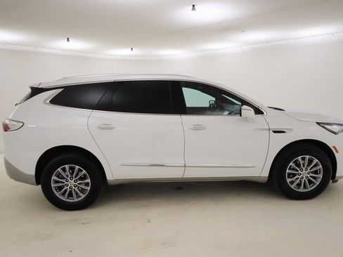Used 2024 Buick Enclave Essence w/ Technology Package image 2