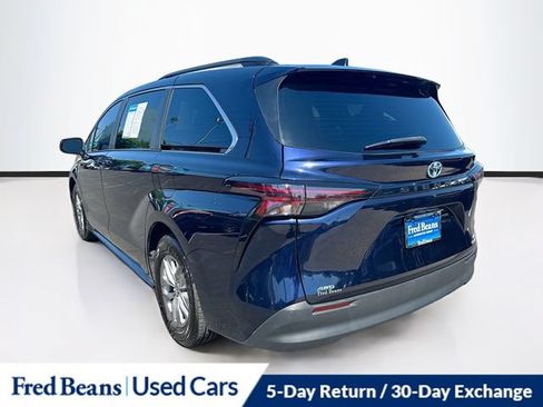 Used 2024 Toyota Sienna LE w/ LE Plus Package AWD/4WD image 8