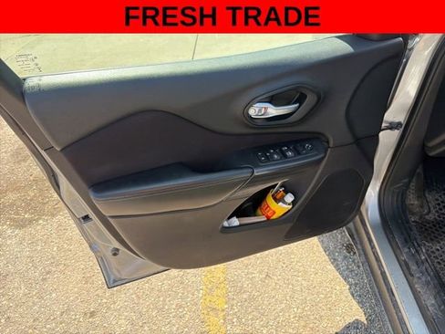 Used 2015 Jeep Cherokee Latitude w/ Comfort/Convenience Group image 13