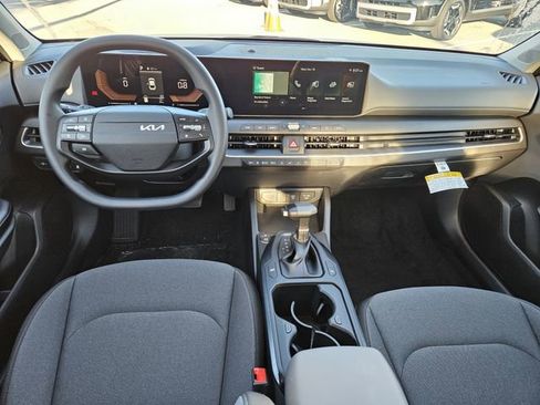 Used 2025 Kia K4 LXS FWD image 8