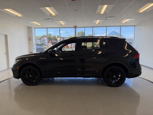 Used 2022 Volkswagen Tiguan SE R-Line AWD/4WD image 61