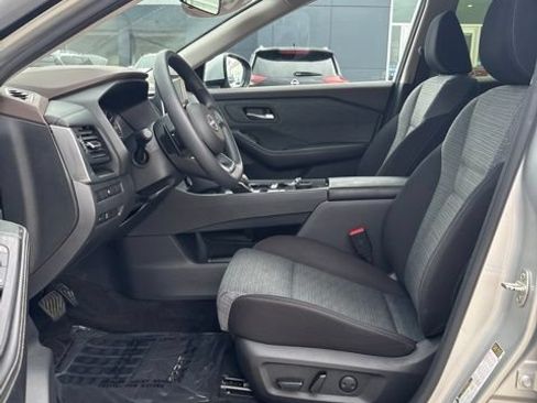 Used 2023 Nissan Rogue SV AWD/4WD image 4