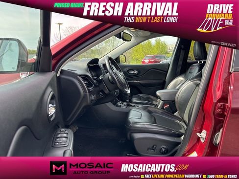 Used 2020 Jeep Cherokee Trailhawk w/ Cold Weather Group AWD/4WD image 1
