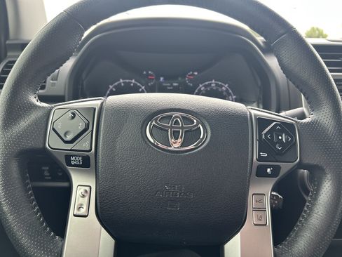 Used 2022 Toyota 4Runner SR5 Premium image 17