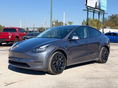 Used 2022 Tesla Model Y Long Range image 1