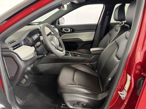 Used 2025 Jeep Compass Limited AWD/4WD image 6