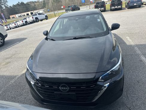 Used 2024 Nissan Sentra SV image 2