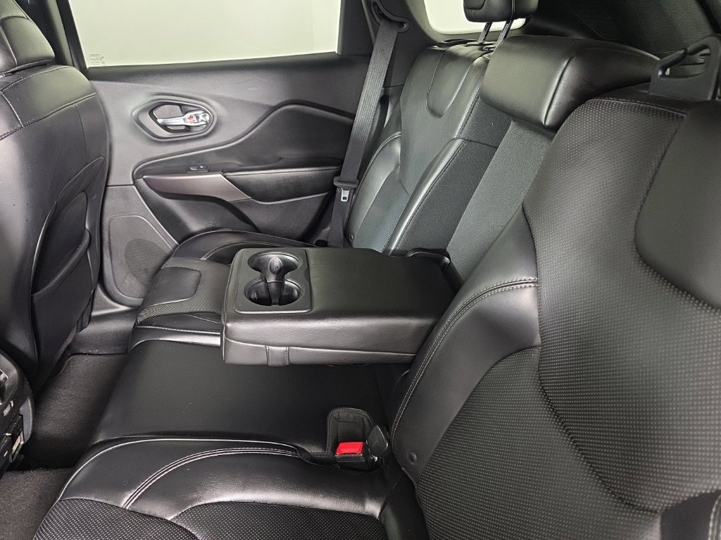 Used 2019 Jeep Cherokee Limited AWD/4WD image 30