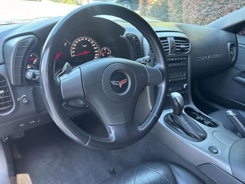 Used 2007 Chevrolet Corvette Coupe w/ Performance Package RWD image 17