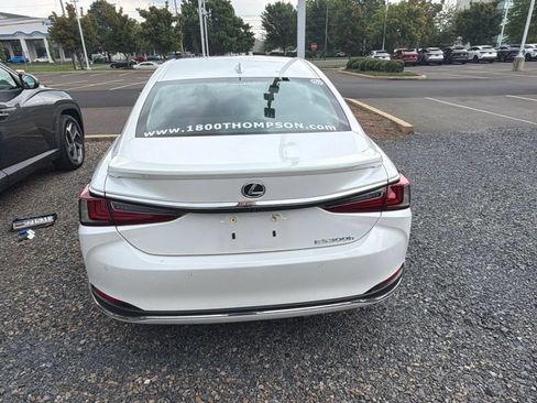 Used 2025 Lexus ES 300h w/ Luxury Package FWD image 6