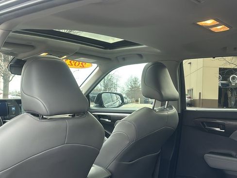 Used 2021 Toyota Highlander Limited image 32