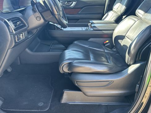 Used 2023 Lincoln Navigator L Reserve image 9
