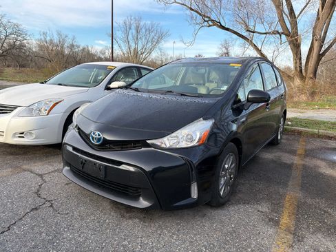 Used 2015 Toyota Prius V Four image 7