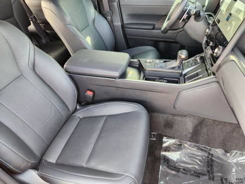 Used 2026 Lexus GX 550 w/ Accessory Package (2T) AWD/4WD image 8