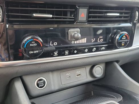 Used 2021 Nissan Rogue SV FWD image 23