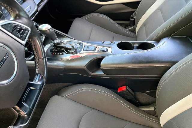 Used 2018 Chevrolet Camaro LT RWD image 13