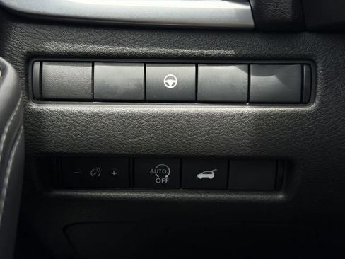 Used 2025 Nissan Rogue SV FWD image 21
