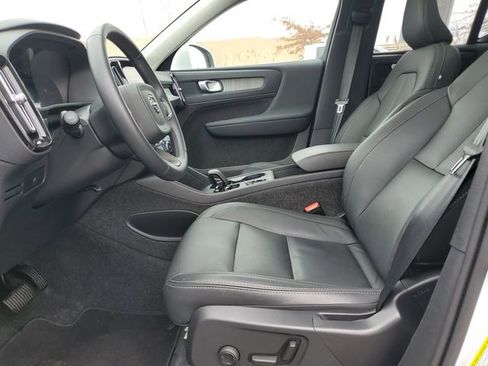 Used 2025 Volvo XC40 B5 Core image 20