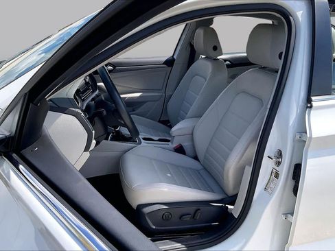 Used 2024 Volkswagen Jetta SE FWD image 7
