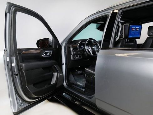 Used 2023 Chevrolet Tahoe Premier w/ Premium Package image 28