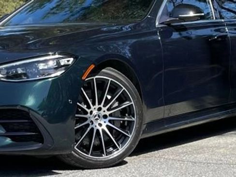 Used 2021 Mercedes-Benz S 580 4MATIC Sedan w/ AMG Line image 2