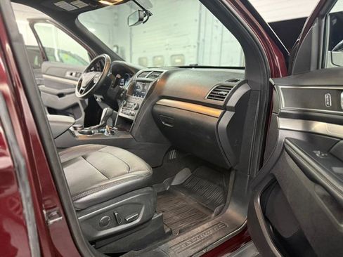 Used 2018 Ford Explorer XLT w/ Equipment Group 202A image 31