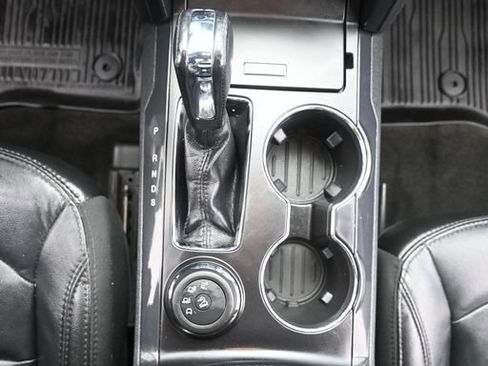Used 2017 Ford Explorer XLT w/ Equipment Group 202A AWD/4WD image 15
