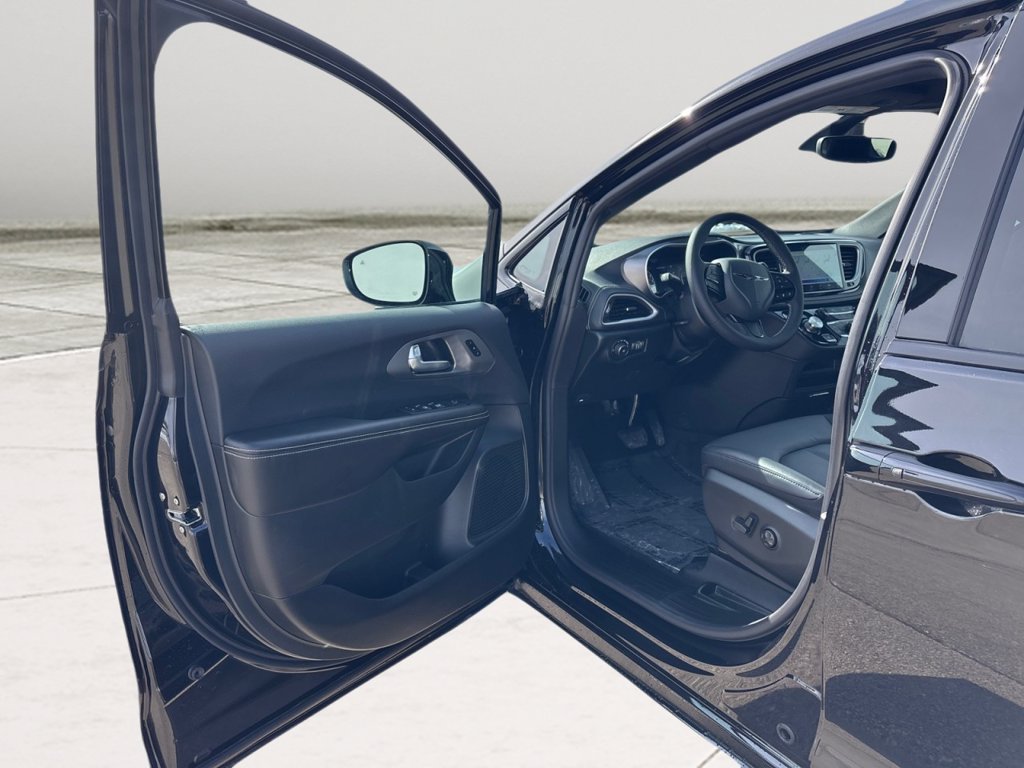 New 2026 Chrysler Pacifica Select w/ S Appearance Package AWD/4WD image 10