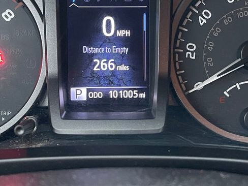 Used 2016 Toyota Tacoma TRD Off-Road w/ Towing Package image 3