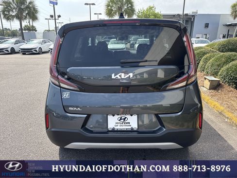 Used 2025 Kia Soul LX w/ LX Technology Package FWD image 3