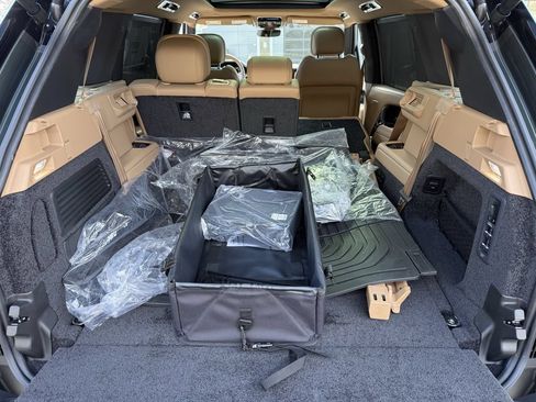 New 2025 Land Rover Range Rover Long Wheelbase SE AWD/4WD image 16