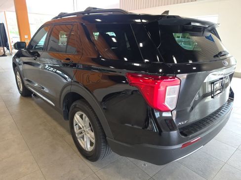 Used 2024 Ford Explorer XLT w/ Equipment Group 202A AWD/4WD image 11