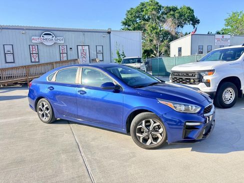 Used 2019 Kia Forte LXS FWD image 2