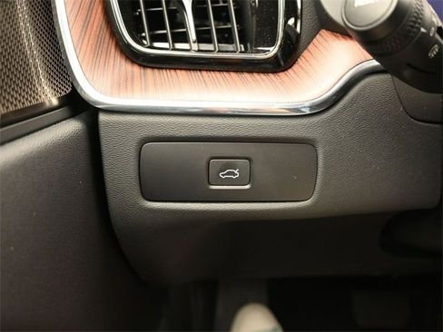 Used 2023 Volvo XC60 B5 Ultimate w/ Climate Package image 28
