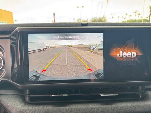 Used 2025 Jeep Gladiator Sport AWD/4WD image 24