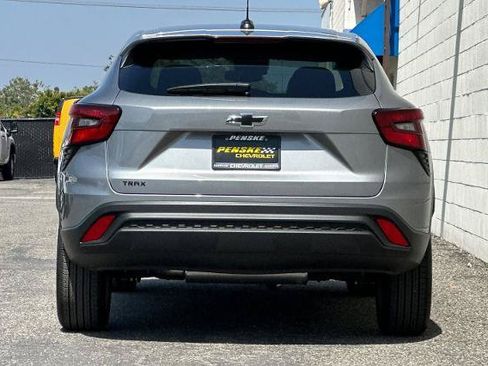 New 2026 Chevrolet Trax LS w/ LS Convenience Package FWD image 5