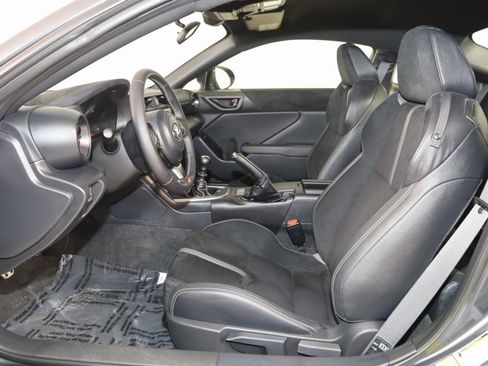 Used 2024 Toyota GR86 Premium image 10