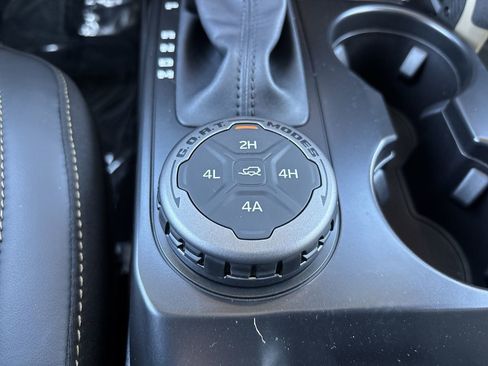 New 2025 Ford Bronco Badlands image 25