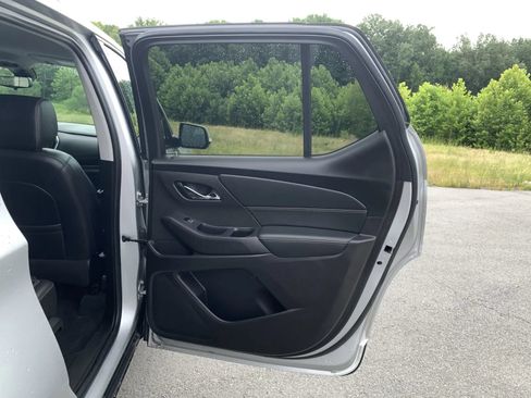 Used 2021 Chevrolet Traverse RS FWD image 32