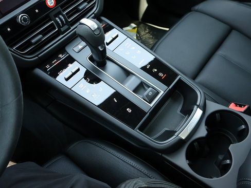 New 2025 Porsche Macan image 24