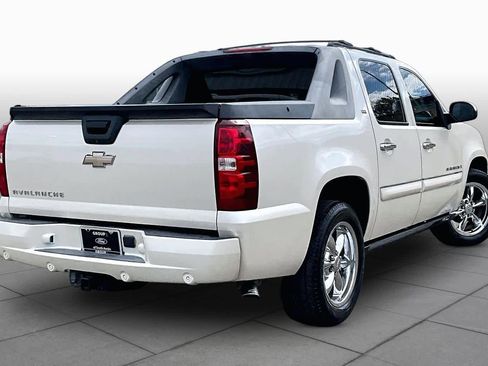 Used 2008 Chevrolet Avalanche LTZ w/ LTZ Preferred Equipment Group RWD image 13