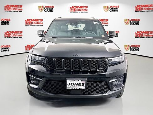 Used 2023 Jeep Grand Cherokee Altitude AWD/4WD image 13