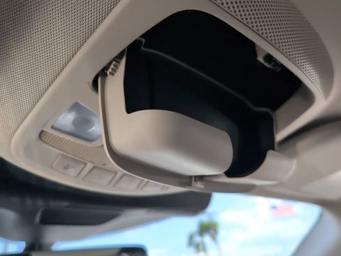 Used 2022 Lincoln Nautilus FWD w/ Premium Package image 21