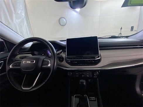 Used 2022 Jeep Compass Limited image 33