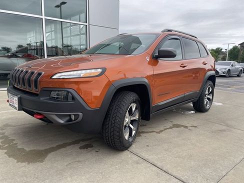 Used 2015 Jeep Cherokee Trailhawk AWD/4WD image 12