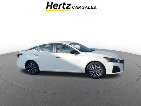 Used 2025 Nissan Altima 2.5 SV image 1