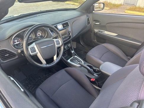 Used 2014 Chrysler 200 Touring image 2